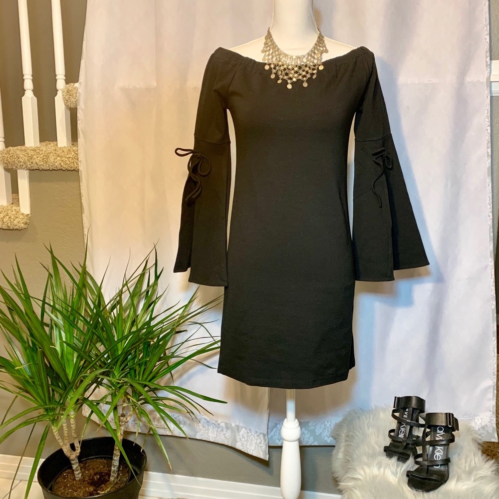 Bobeau shoulder dress with tie sleeves 💕